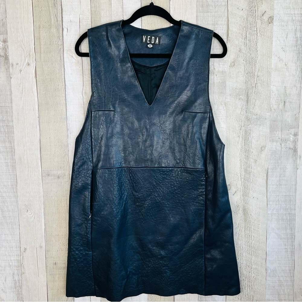Veda Dress Womens 100% Leather
Fresca Mini Dress Size Medium Navy-V
Neck Casual - Picture 2 of 9